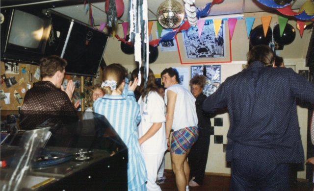 1990Pyamaparty013.jpg