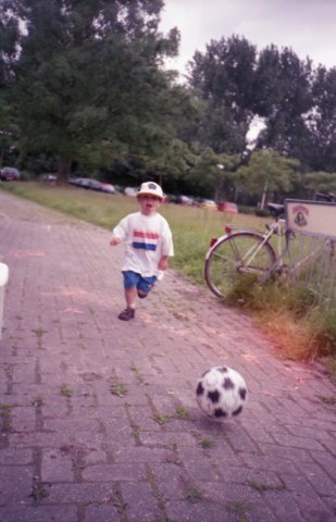 EK002.jpg