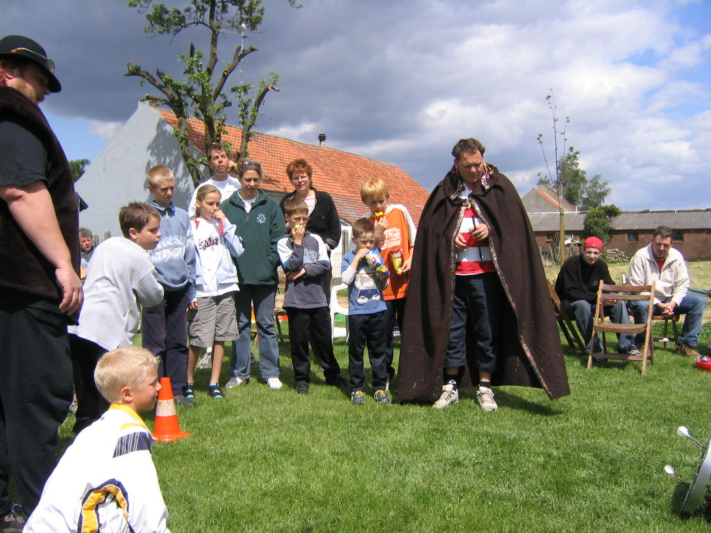 2004HWK061.jpg