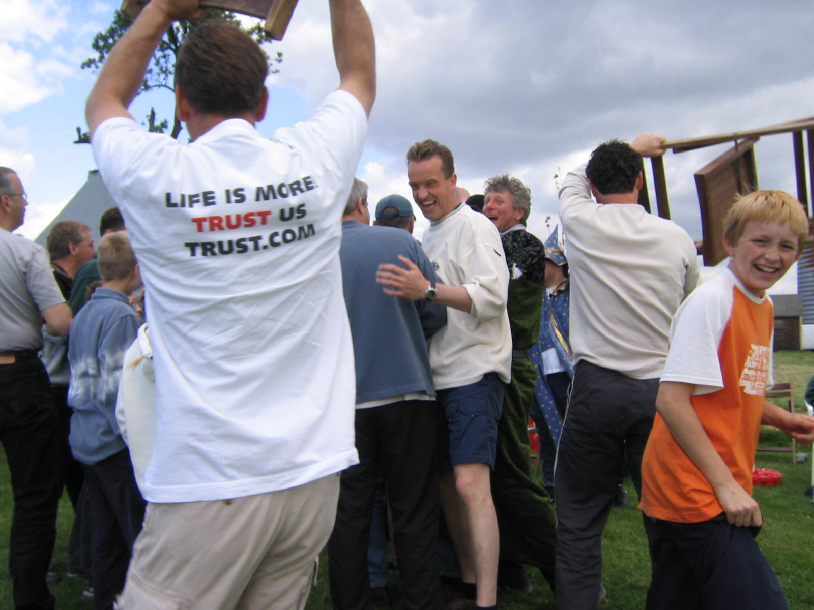 2004HWK065.jpg
