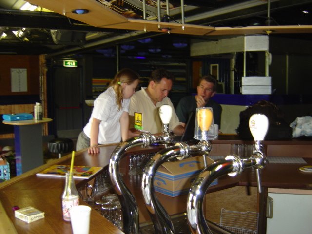 2004HWK005.jpg