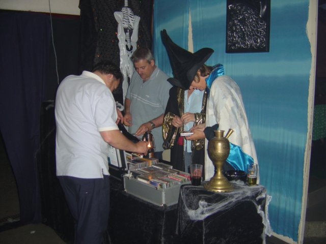 2004HWK012.jpg