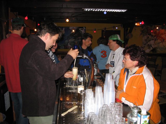 2005HWK19.jpg
