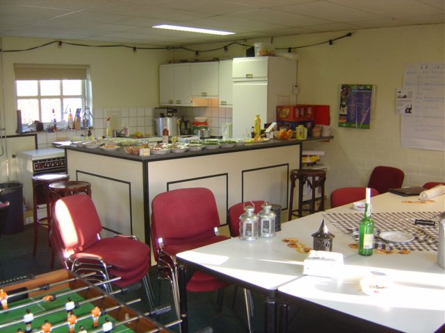 2005HWK32.jpg