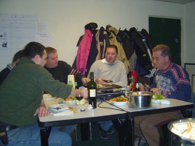 2005HWK44.jpg