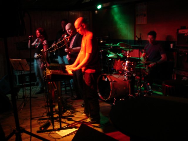 2006Orangewhip14.jpg