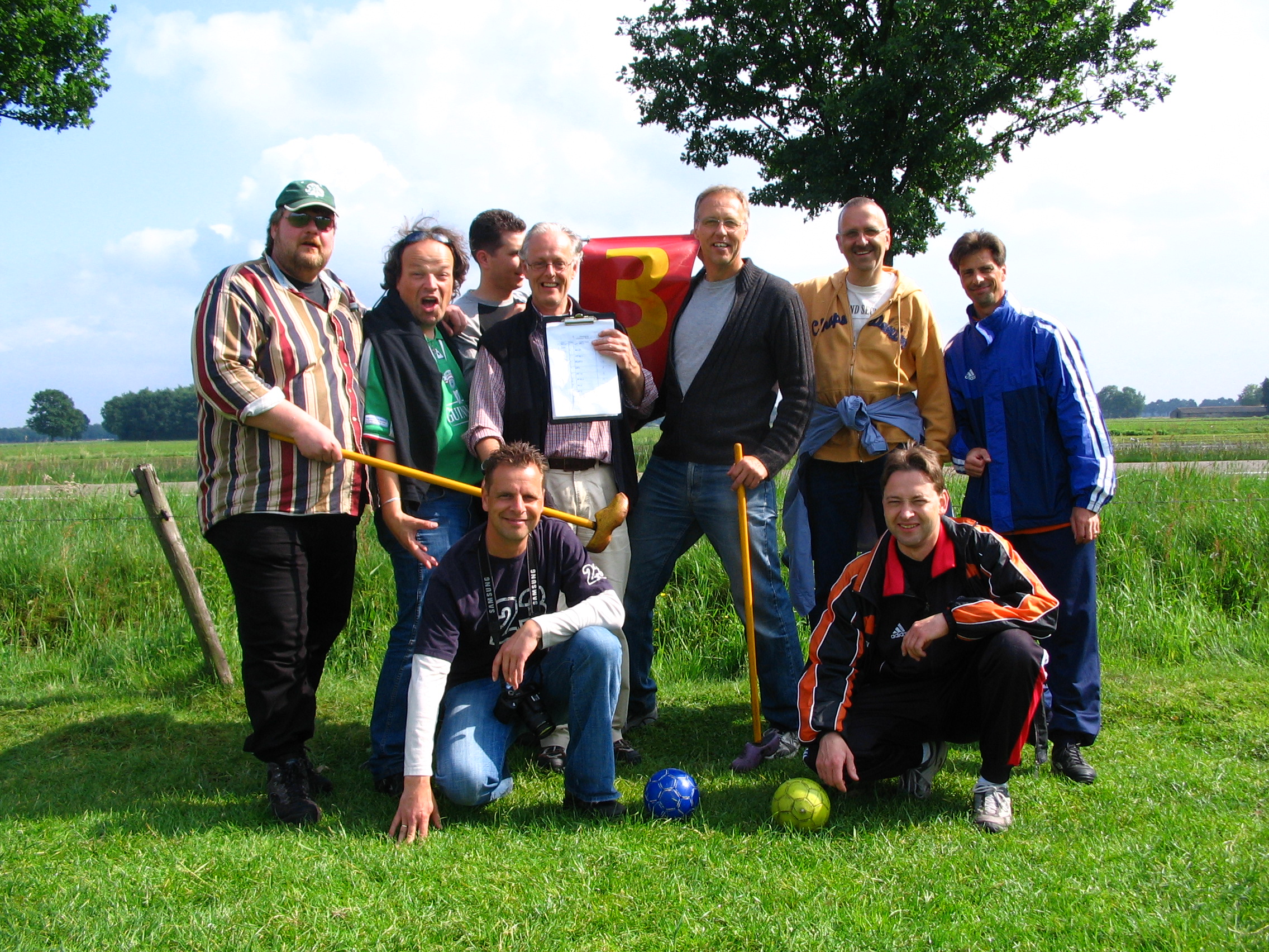 2007HWK32.jpg