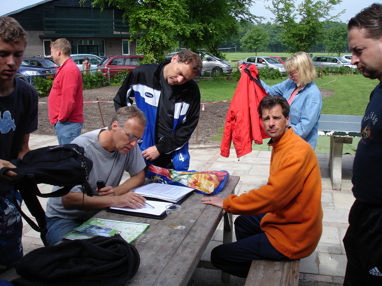 2007HWK107.jpg