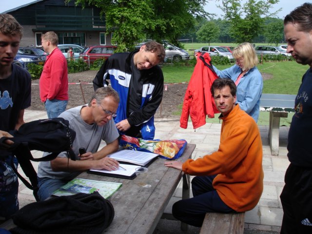 2007HWK107.jpg