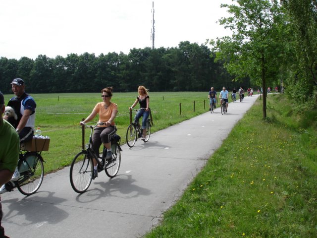2007HWK124.jpg