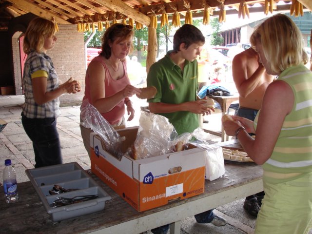 2007HWK208.jpg